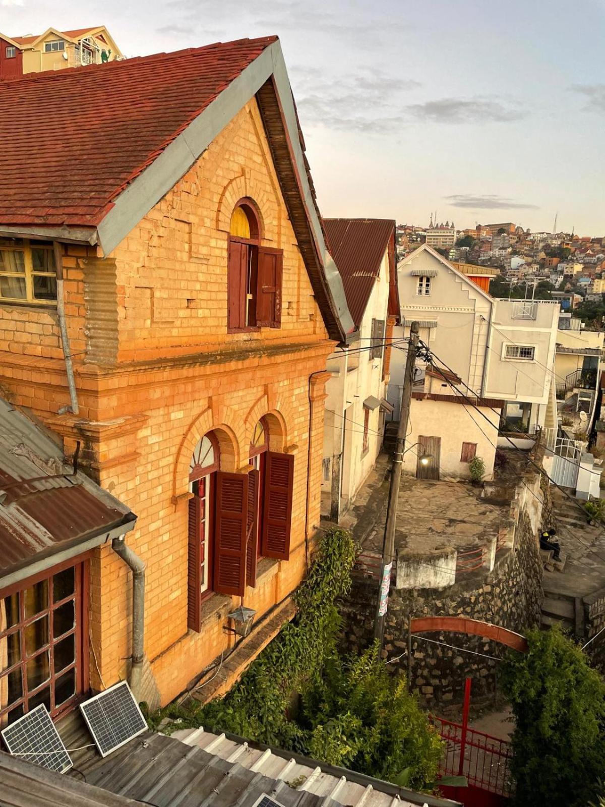 Le Karthala Chambres D'Hotes Ανταναναρίβο Εξωτερικό φωτογραφία