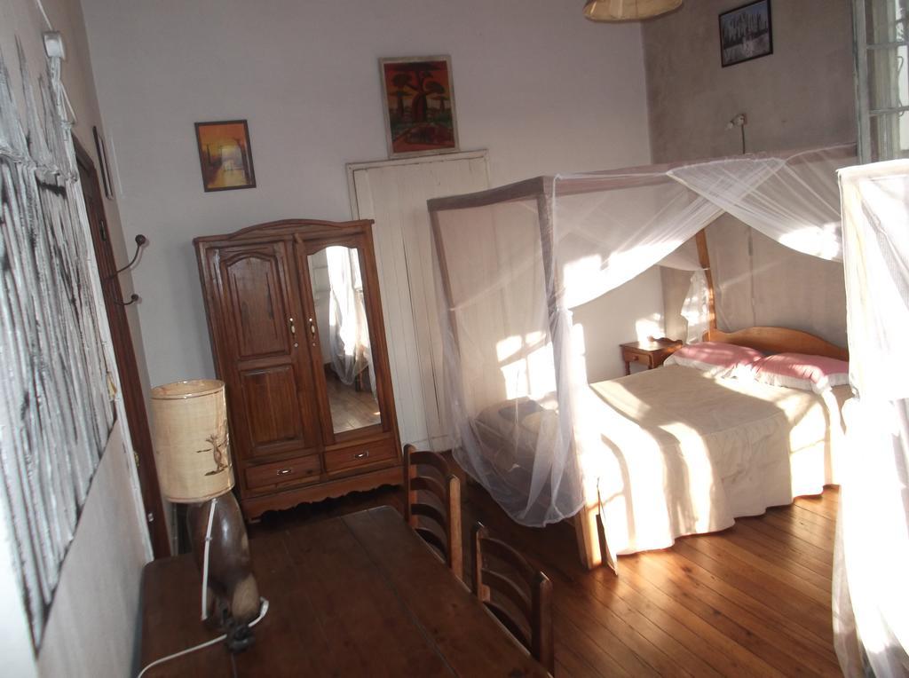 Le Karthala Chambres D'Hotes Ανταναναρίβο Δωμάτιο φωτογραφία